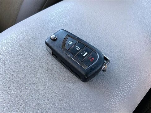 Used 2022 Toyota Camry LE FWD image 15