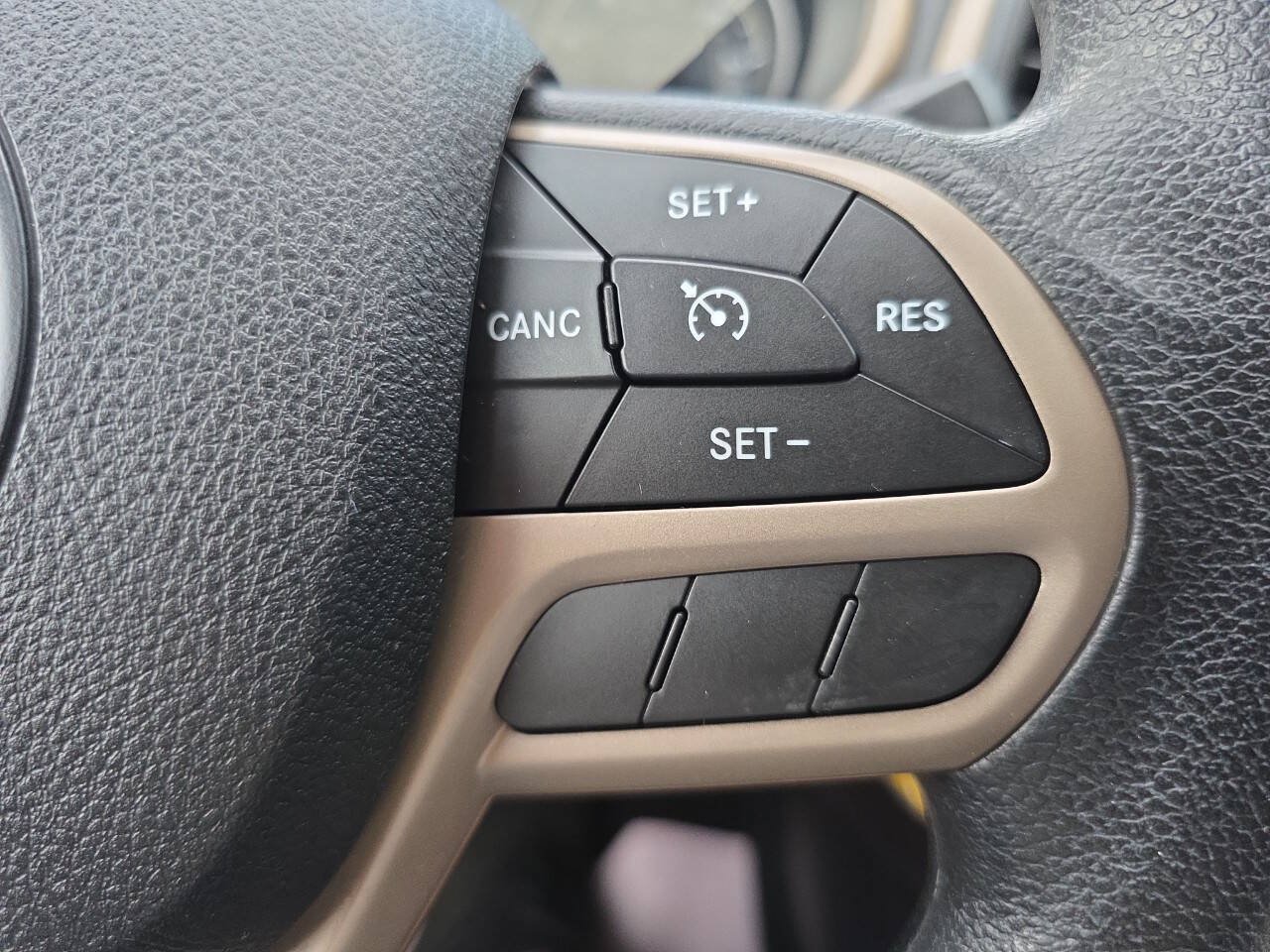 Used 2017 Jeep Cherokee Sport AWD/4WD image 21