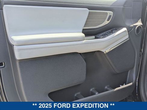 Certified 2025 Ford Expedition Platinum AWD/4WD image 10