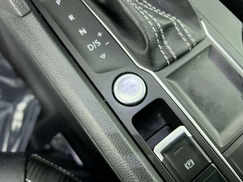 Used 2021 Volkswagen Atlas Cross Sport SE FWD image 17
