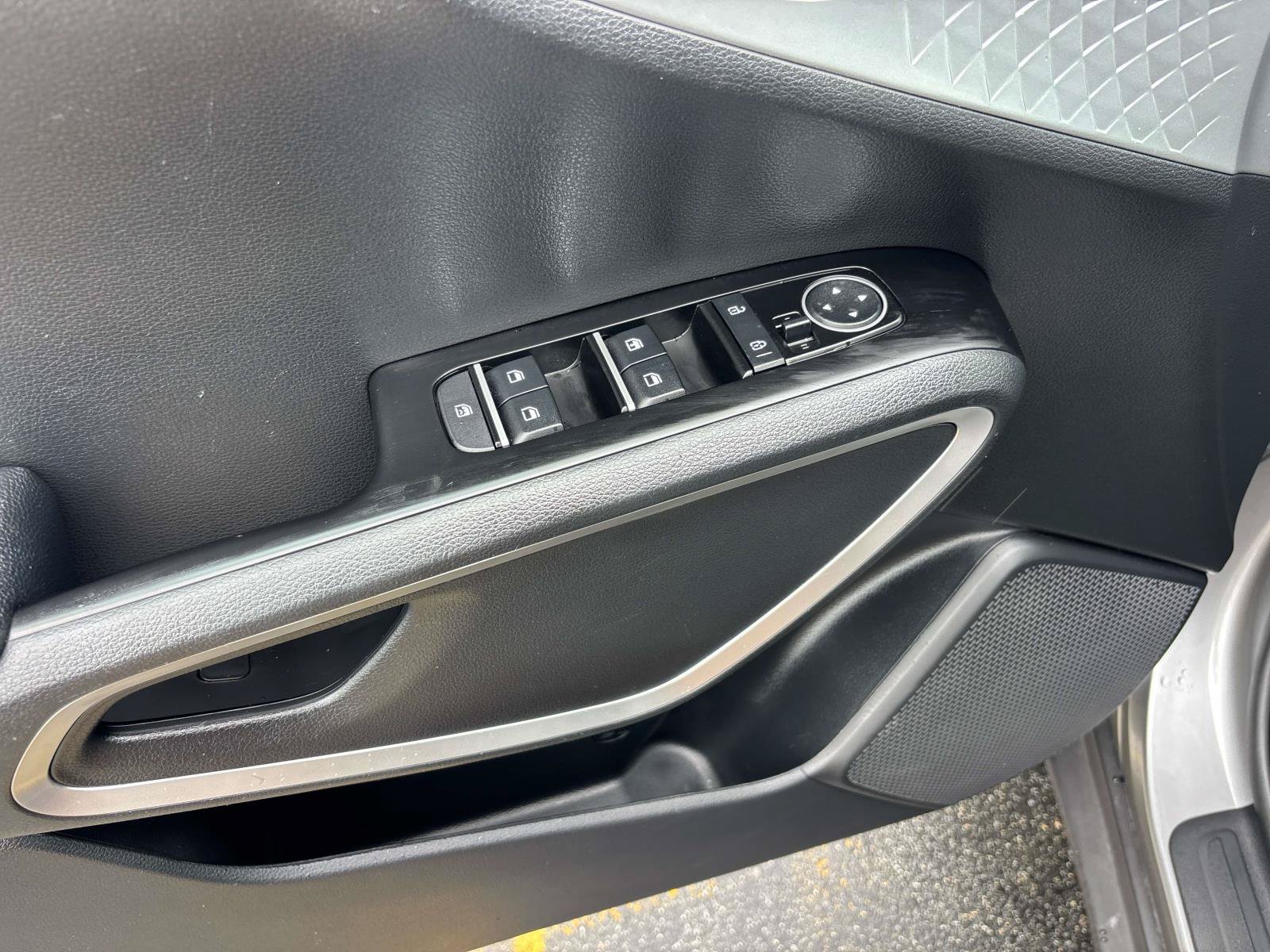 Used 2025 Kia Soul LX w/ LX Technology Package FWD image 16