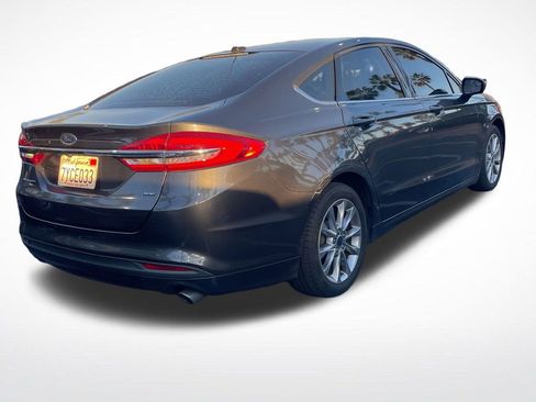 Used 2017 Ford Fusion SE w/ Fusion SE Technology Package image 8