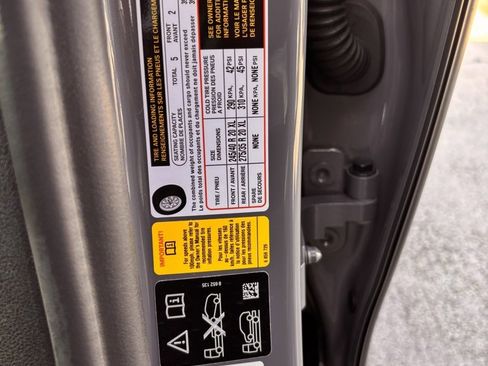 Used 2022 BMW 750i xDrive w/ Executive Package image 45