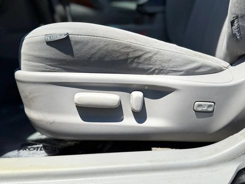 Used 2011 Toyota Camry XLE FWD image 26