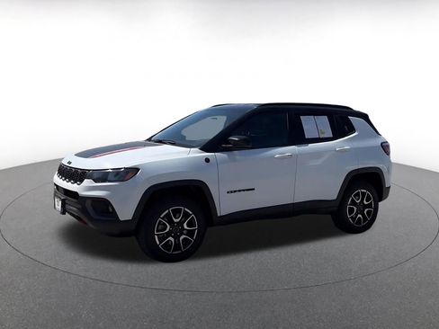 Used 2025 Jeep Compass Trailhawk w/ Trailer Tow Group AWD/4WD image 8