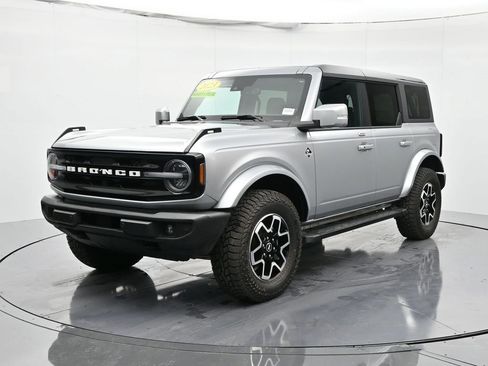Used 2023 Ford Bronco Outer Banks image 1