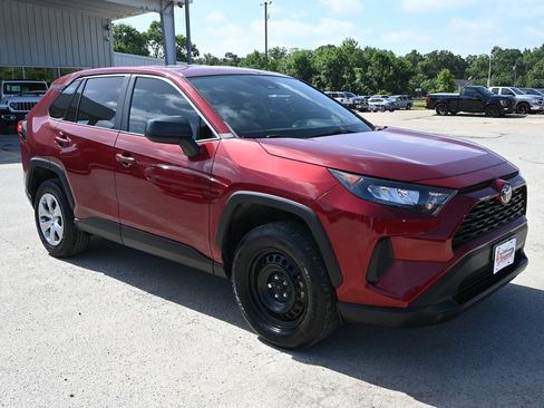 Used 2022 Toyota RAV4 LE FWD image 4