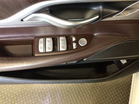 Used 2016 BMW 750i xDrive AWD/4WD image 16