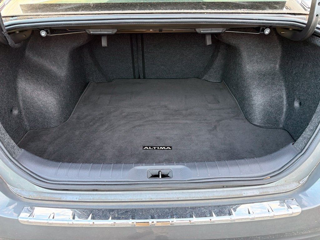 Used 2022 Nissan Altima 2.5 SR FWD image 12