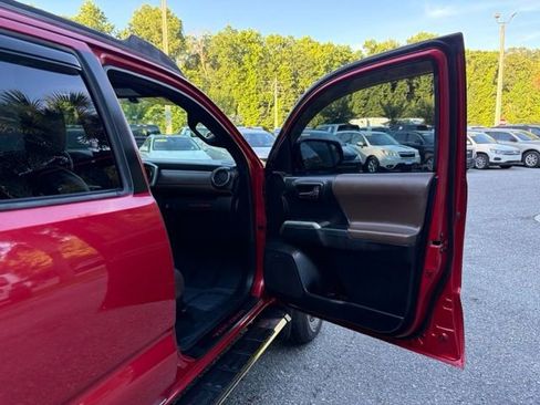 Used 2017 Toyota Tacoma Limited w/ Tow Package RWD image 29