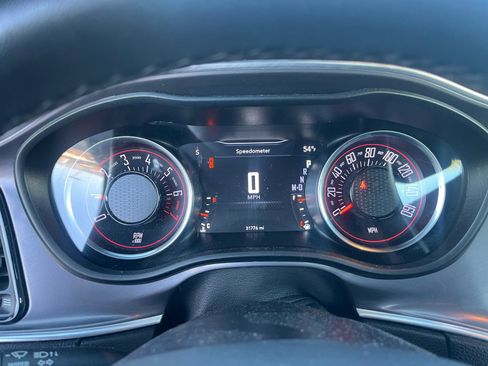 Used 2022 Dodge Challenger SXT image 10