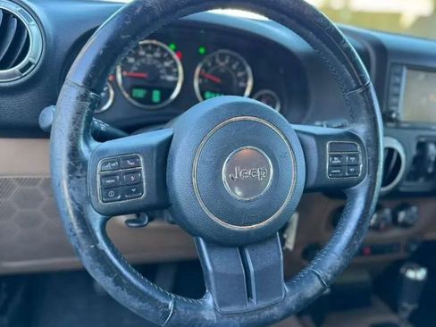 Used 2012 Jeep Wrangler Unlimited Sahara w/ Connectivity Group image 9