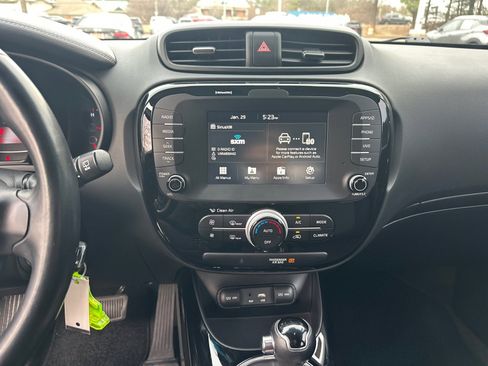 Used 2017 Kia Soul + image 27