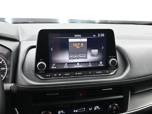 Used 2025 Nissan Rogue SV image 15