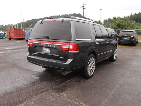 Used 2016 Lincoln Navigator Select AWD/4WD image 5