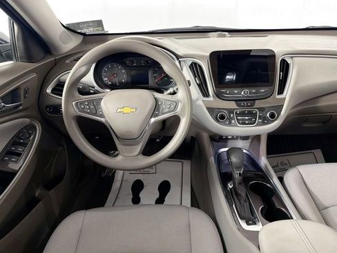 Used 2025 Chevrolet Malibu LT FWD image 21
