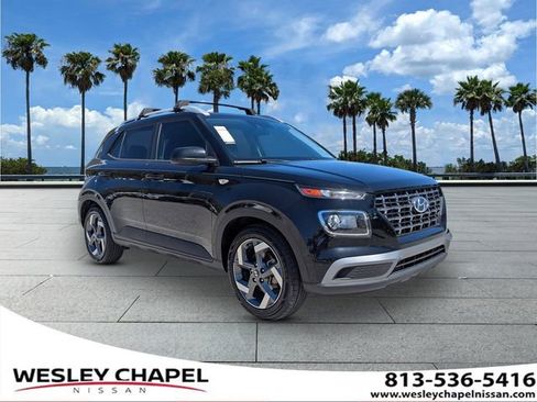 Used 2021 Hyundai Venue SEL image 1
