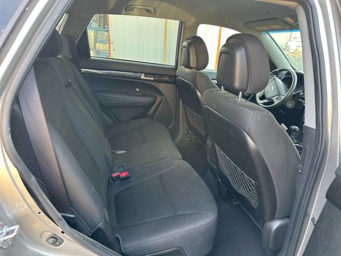 Used 2014 Kia Sorento LX image 8