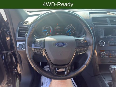Used 2018 Ford Explorer XLT AWD/4WD image 10
