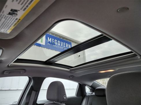 Used 2022 Chevrolet Malibu LT image 18