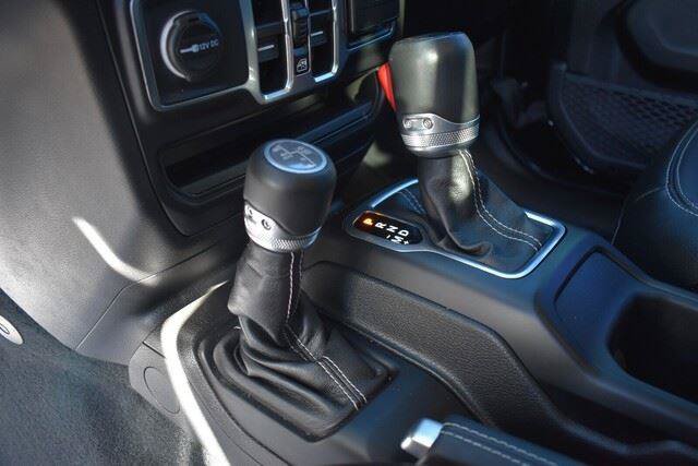 Used 2023 Jeep Wrangler Unlimited Sahara AWD/4WD image 26