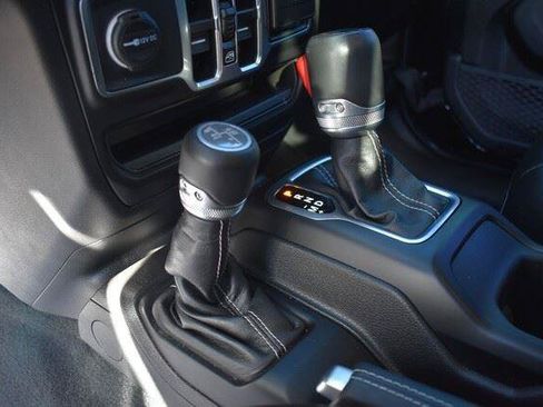 Used 2023 Jeep Wrangler Unlimited Sahara AWD/4WD image 26