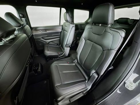 New 2025 Jeep Grand Cherokee L Limited image 29