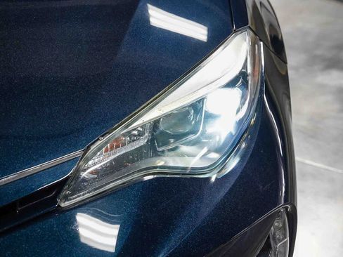 Certified 2018 Toyota Corolla SE w/ Carpet Mat Package (TMS) FWD image 8