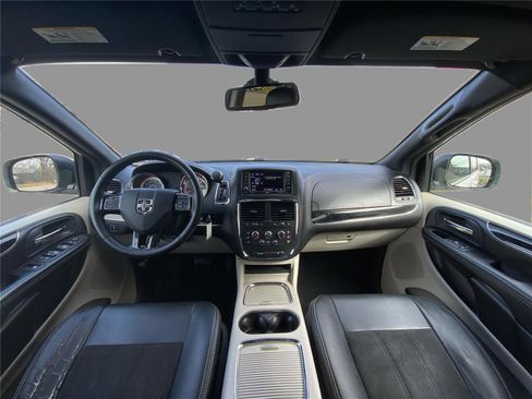 Used 2019 Dodge Grand Caravan SXT image 22