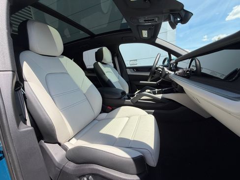 Certified 2026 Porsche Cayenne AWD/4WD image 22