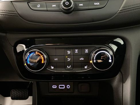 Certified 2023 Buick Encore GX Preferred w/ Cold Weather Comfort Package AWD/4WD image 18