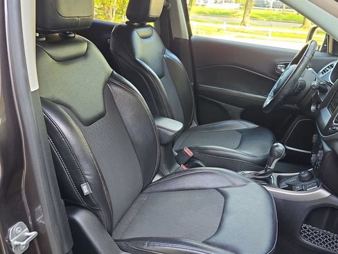 Used 2018 Jeep Compass Latitude w/ Popular Equipment Group AWD/4WD image 29