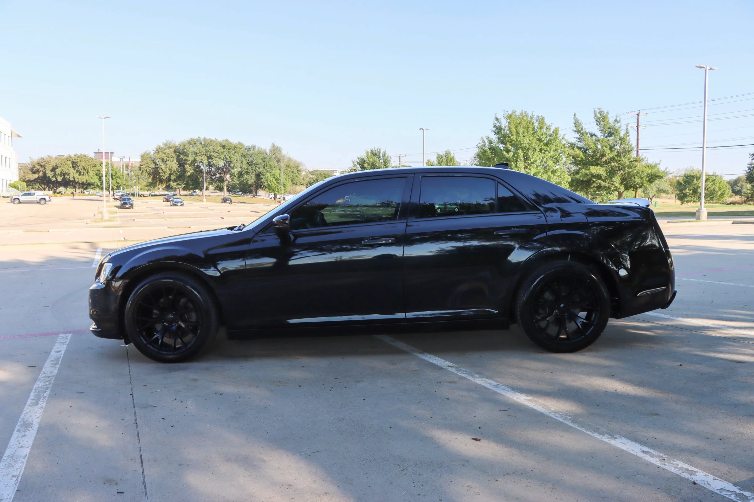 Used 2019 Chrysler 300 C RWD image 4