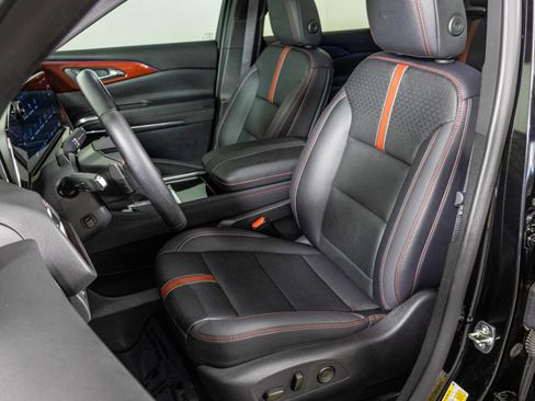 Used 2024 Chevrolet Traverse RS FWD image 27