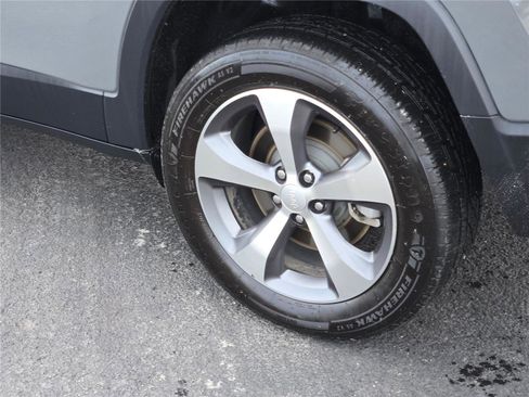 Certified 2022 Jeep Cherokee Limited image 18