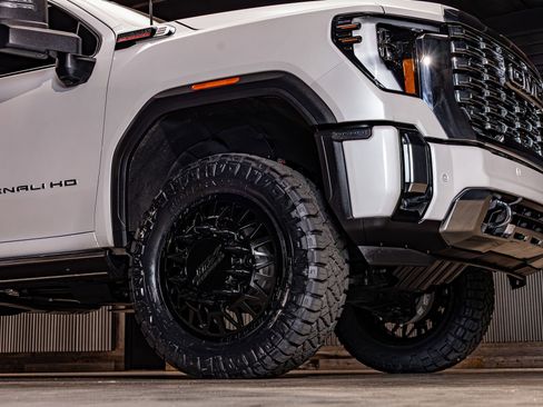 Used 2025 GMC Sierra 3500 Denali w/ Denali Reserve Package image 15