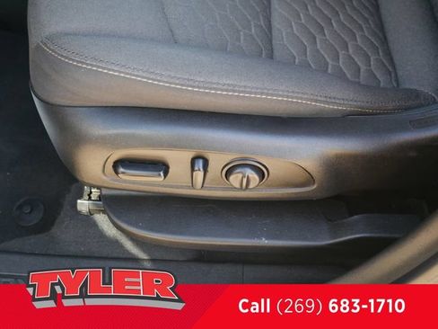 Used 2020 Chevrolet Equinox LT w/ Driver Convenience Package FWD image 23