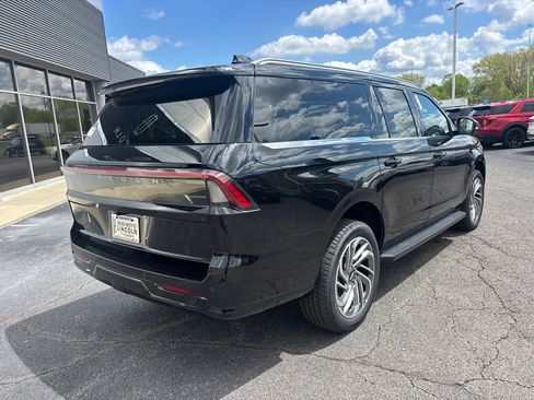 New 2026 Lincoln Navigator L Premier AWD/4WD image 7