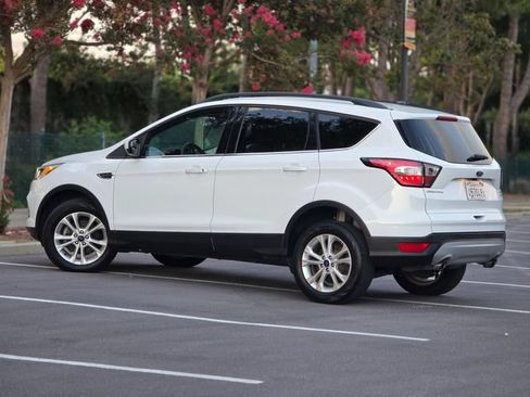 Used 2018 Ford Escape SE FWD image 12