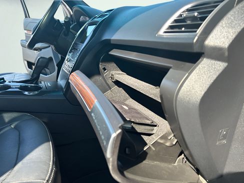 Used 2017 Ford Explorer Limited AWD/4WD image 30