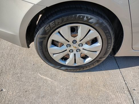 Used 2012 Chevrolet Cruze LS image 37