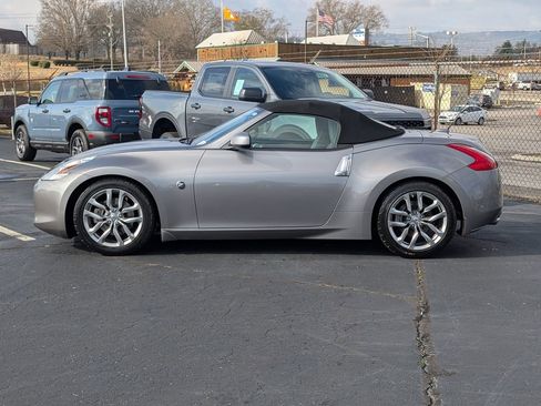 Used 2010 Nissan 370Z Touring image 5