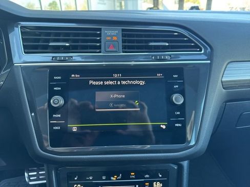 Used 2022 Volkswagen Tiguan SEL R-Line image 9