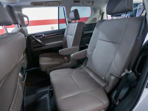 Used 2023 Lexus GX 460 Luxury w/ Sport Design Package image 15