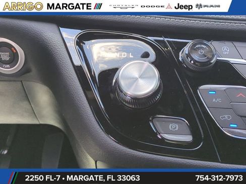 New 2026 Chrysler Pacifica Select FWD image 20
