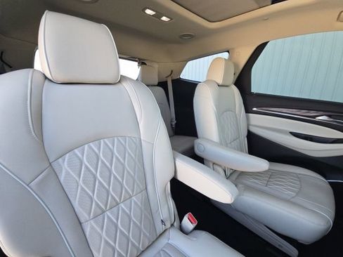 Used 2022 Buick Enclave Avenir w/ Avenir Technology Package image 17