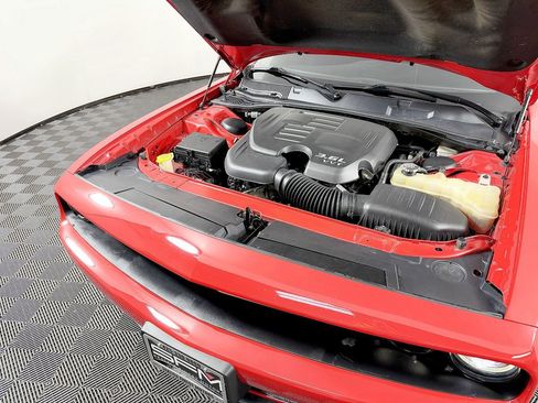 Used 2015 Dodge Challenger SXT w/ Driver Convenience Group RWD image 16