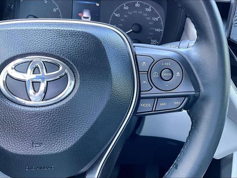 Used 2025 Toyota Corolla Cross LE FWD image 25