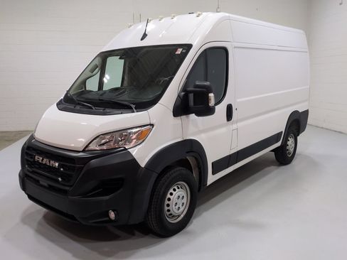 Used 2025 RAM ProMaster 2500 w/ Convenience Group FWD image 7