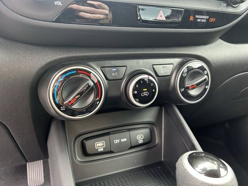 Certified 2024 Hyundai Venue SE FWD image 26